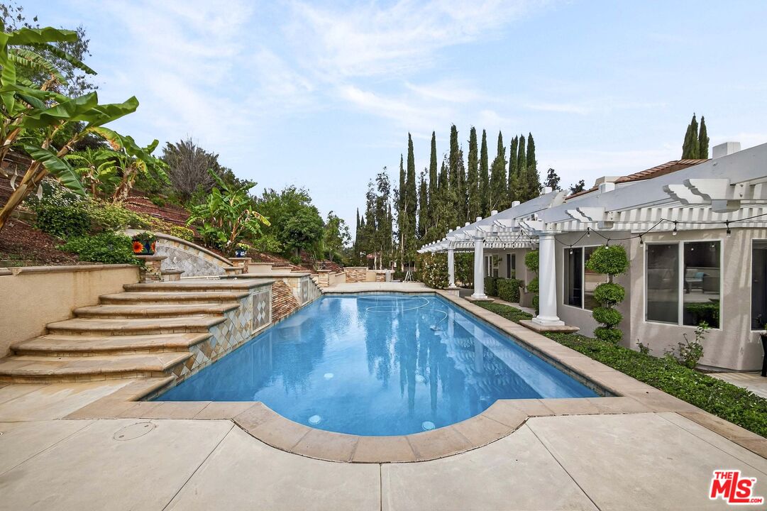 1660 Alamitos Circle