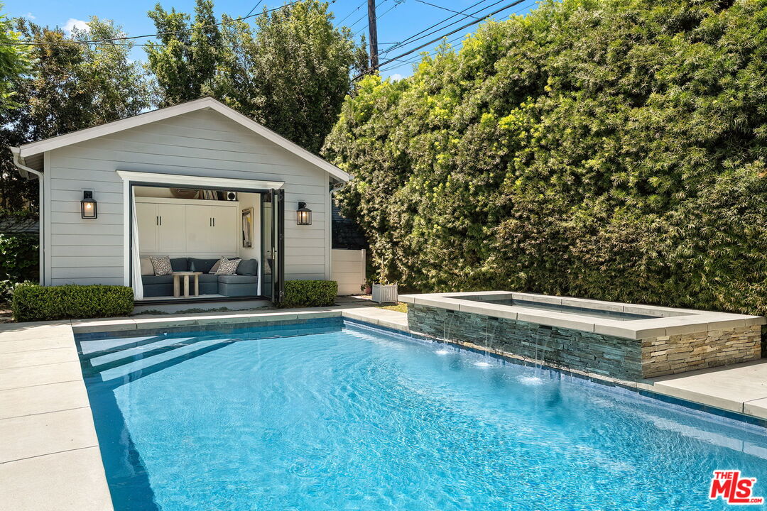 11829 Pacific Ave