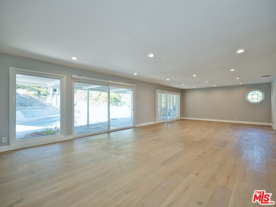 4863 Don Juan Pl