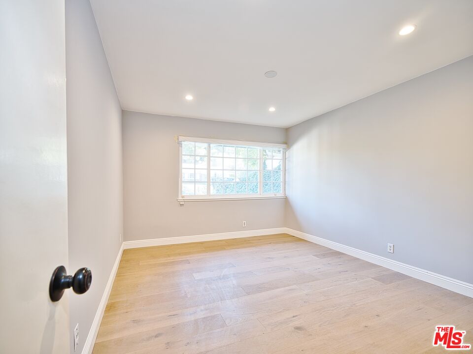 4863 Don Juan Pl