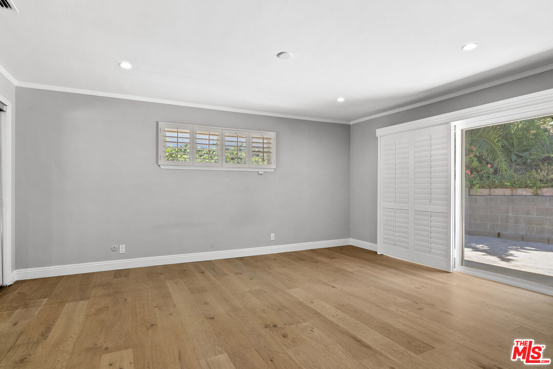 4863 Don Juan Pl