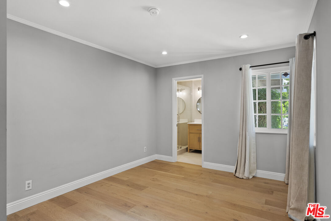 4863 Don Juan Pl