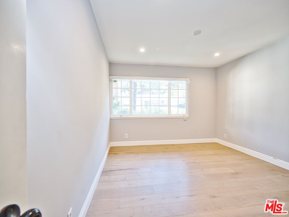 4863 Don Juan Pl
