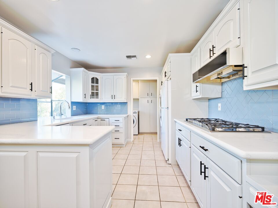 4863 Don Juan Pl