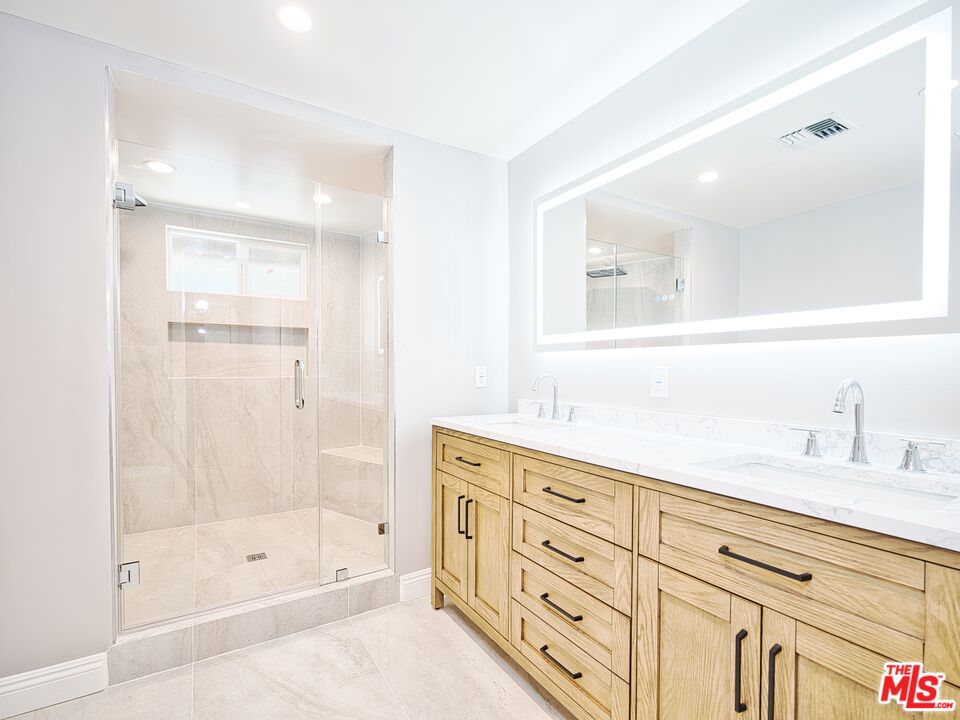 4863 Don Juan Pl