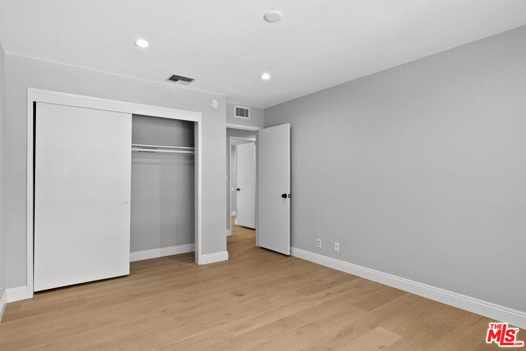 4863 Don Juan Pl