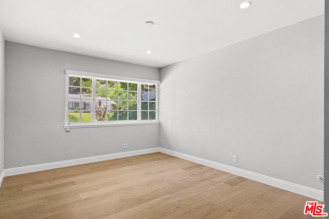 4863 Don Juan Pl