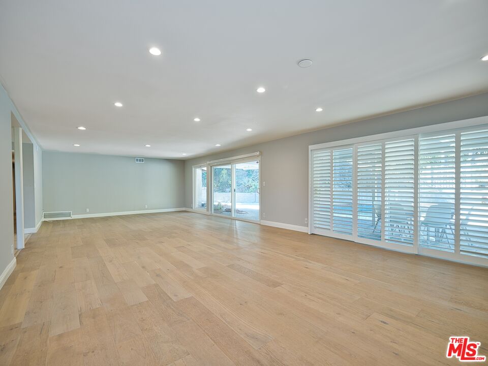 4863 Don Juan Pl
