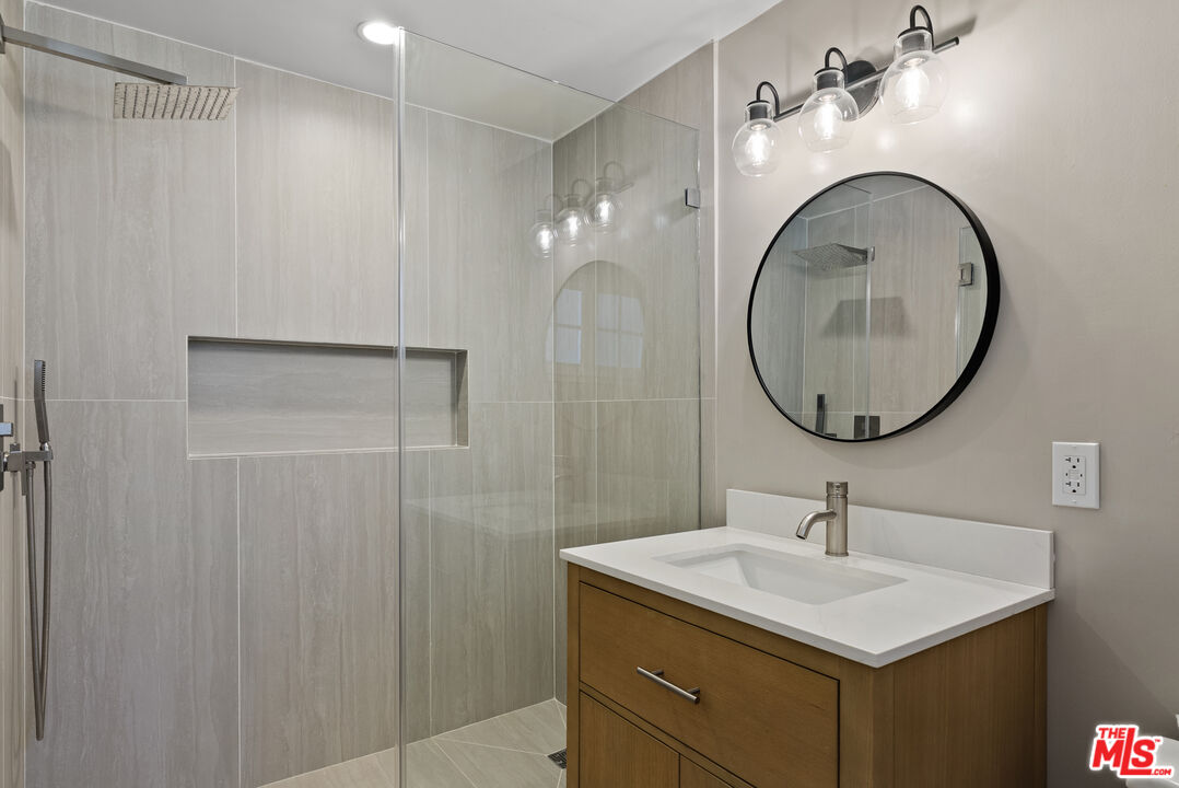 4863 Don Juan Pl