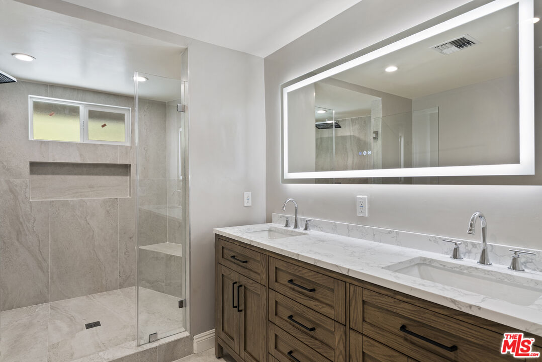 4863 Don Juan Pl