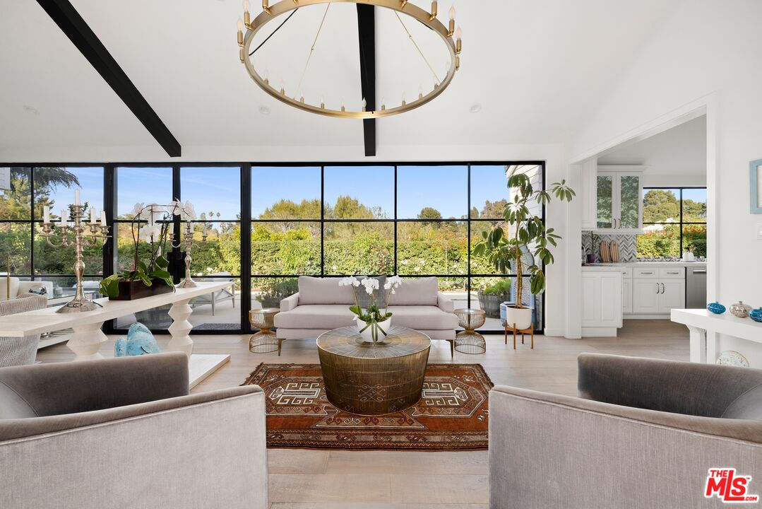 15438 Mulholland Dr