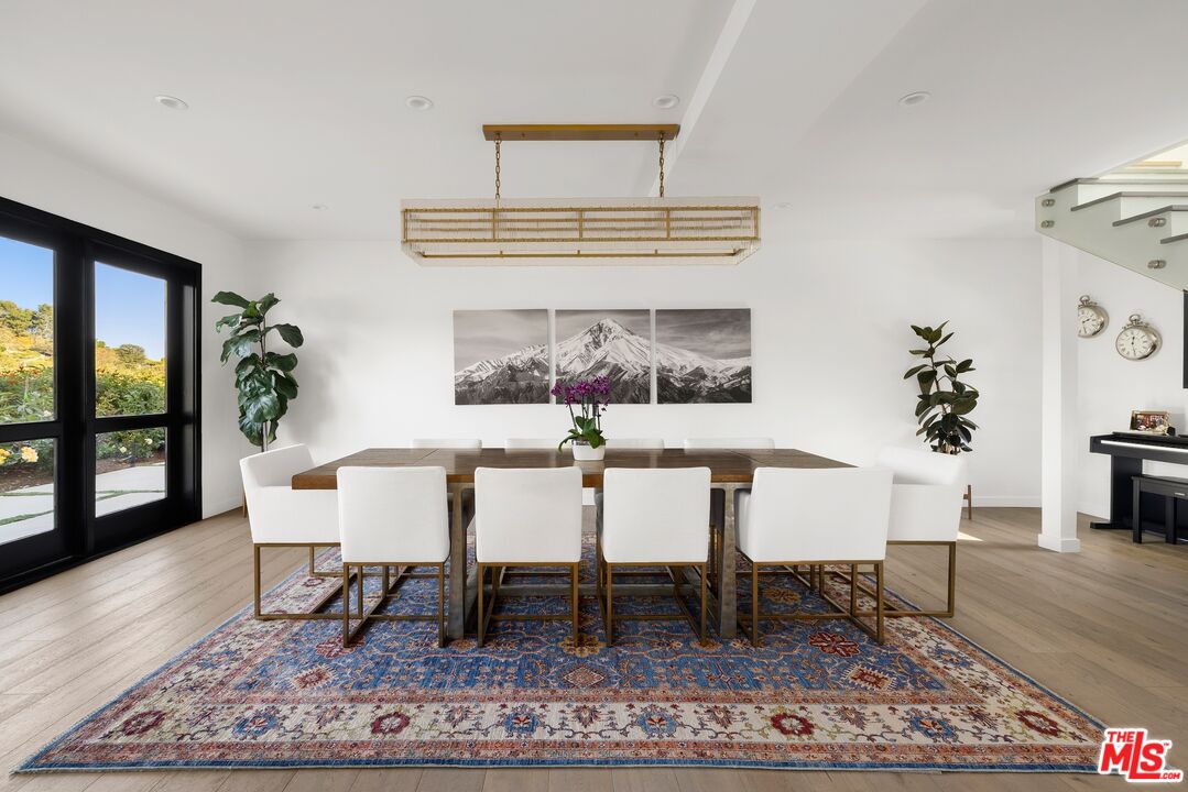 15438 Mulholland Dr