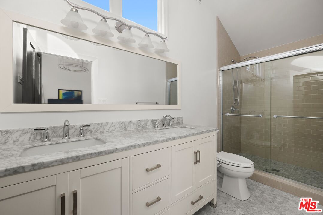 15438 Mulholland Dr