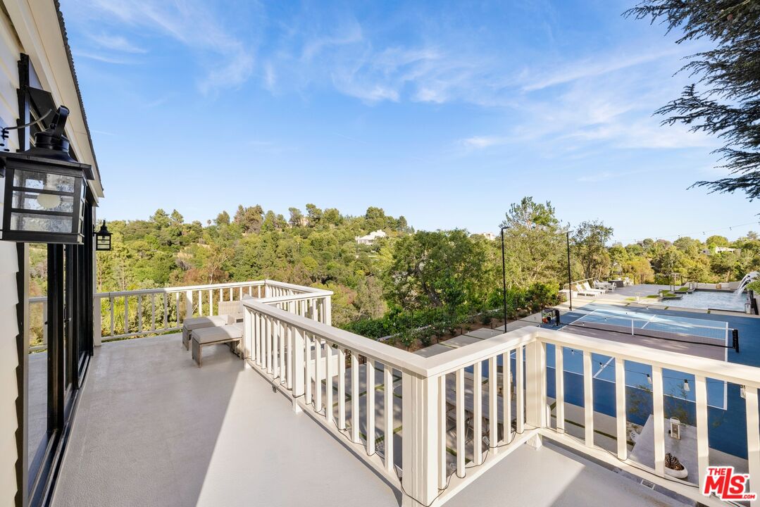 15438 Mulholland Dr