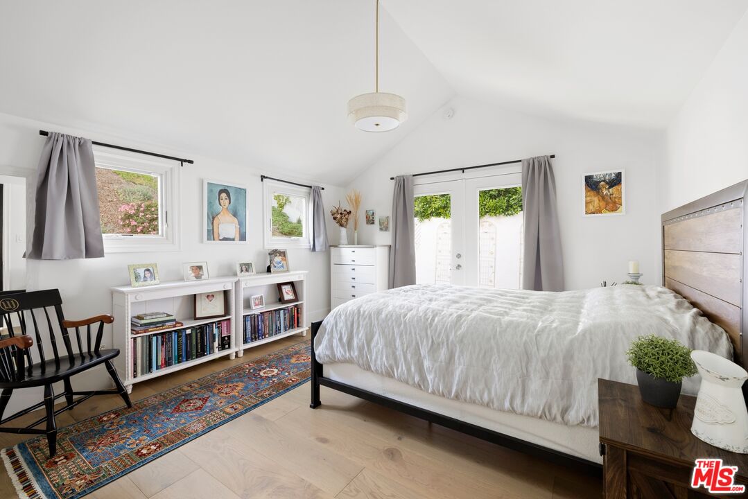 15438 Mulholland Dr
