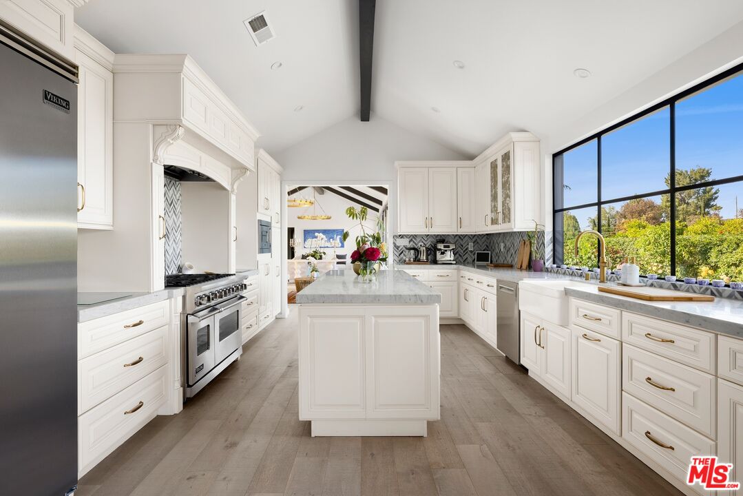 15438 Mulholland Dr