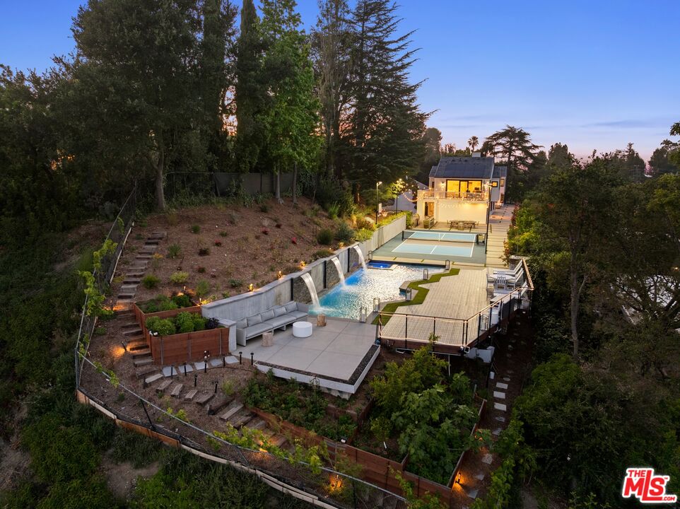 15438 Mulholland Dr