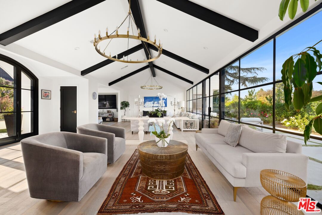 15438 Mulholland Dr
