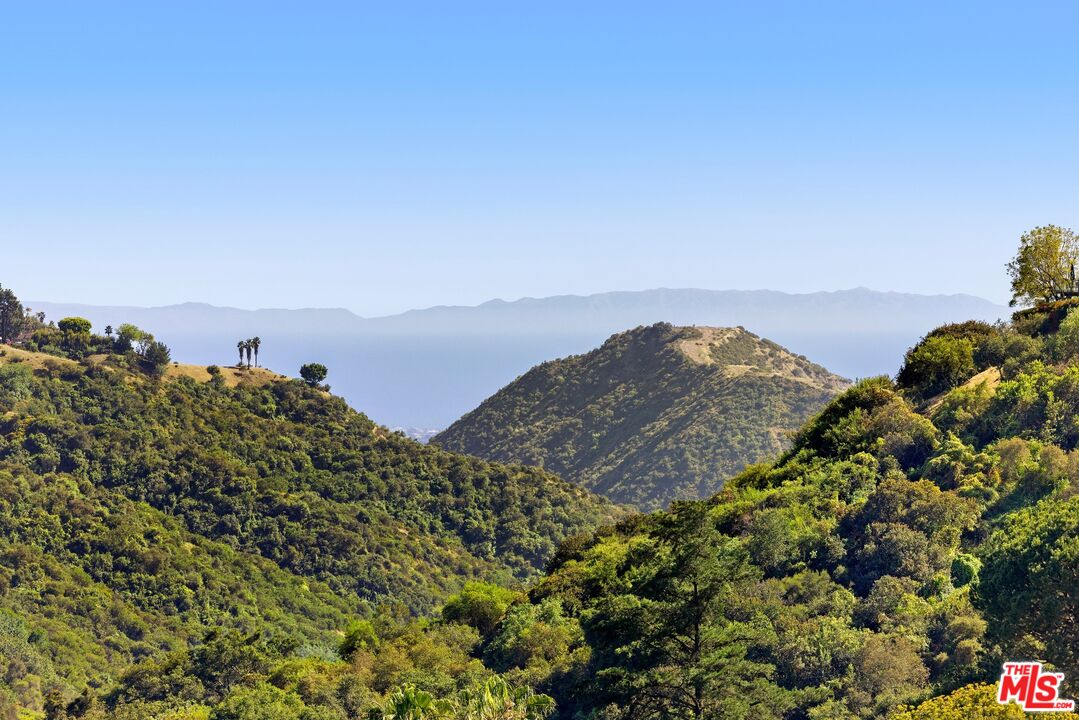 15438 Mulholland Dr
