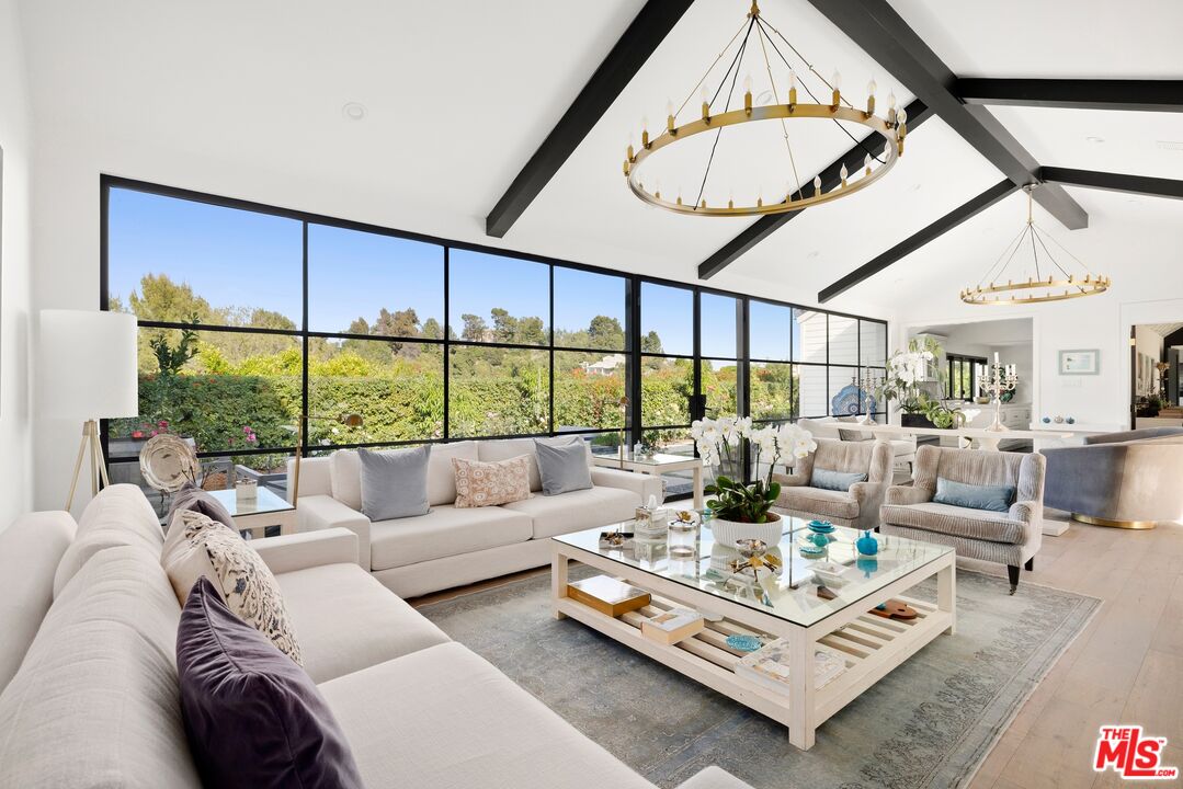 15438 Mulholland Dr