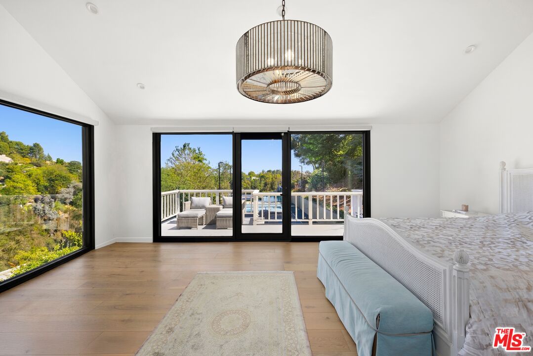 15438 Mulholland Dr