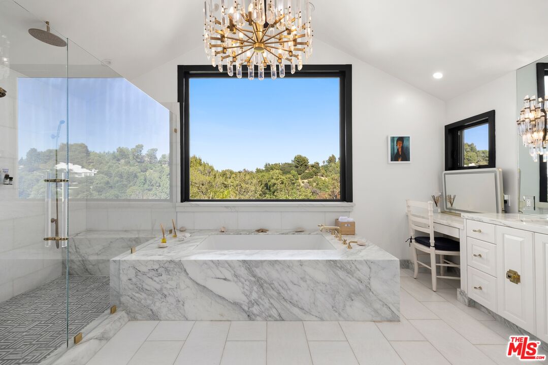 15438 Mulholland Dr