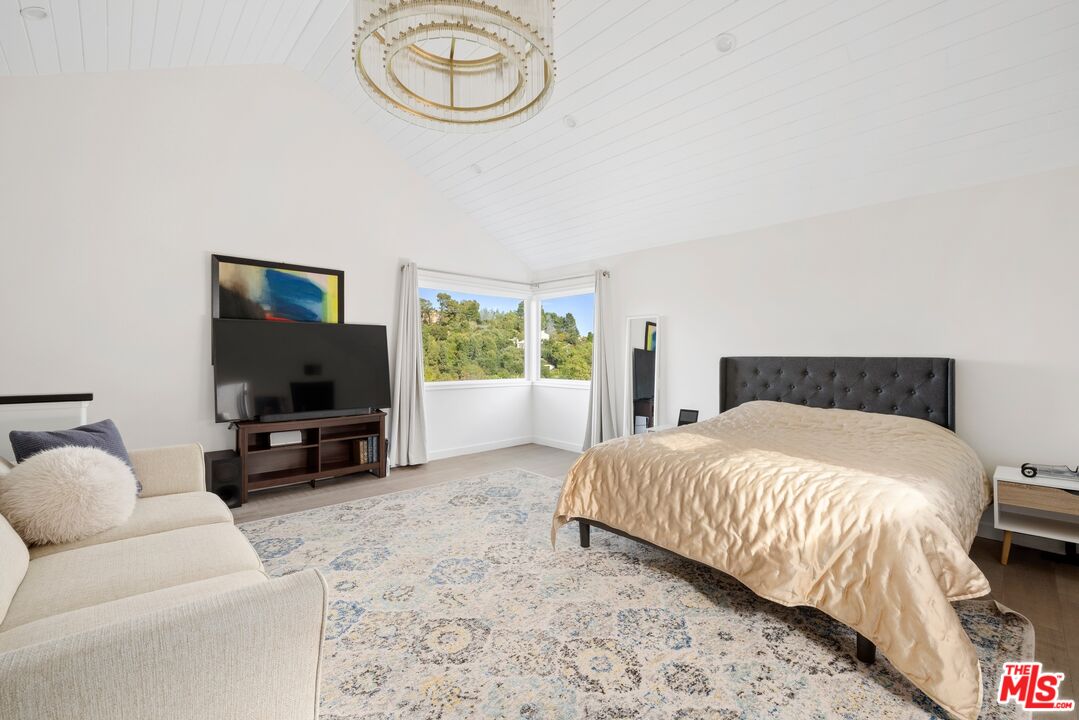 15438 Mulholland Dr