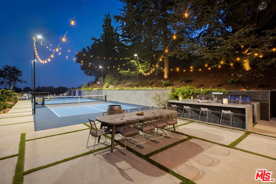 15438 Mulholland Dr