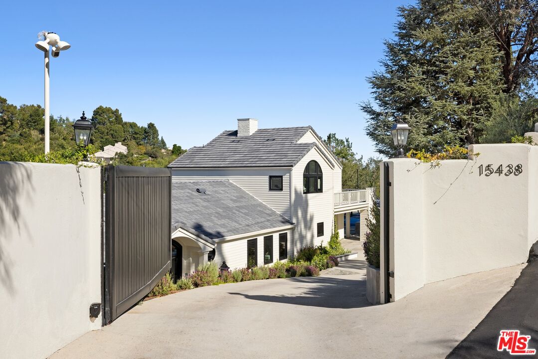 15438 Mulholland Dr