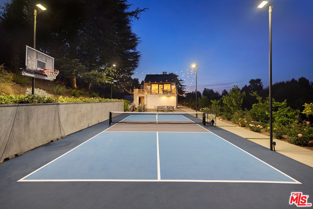 15438 Mulholland Dr