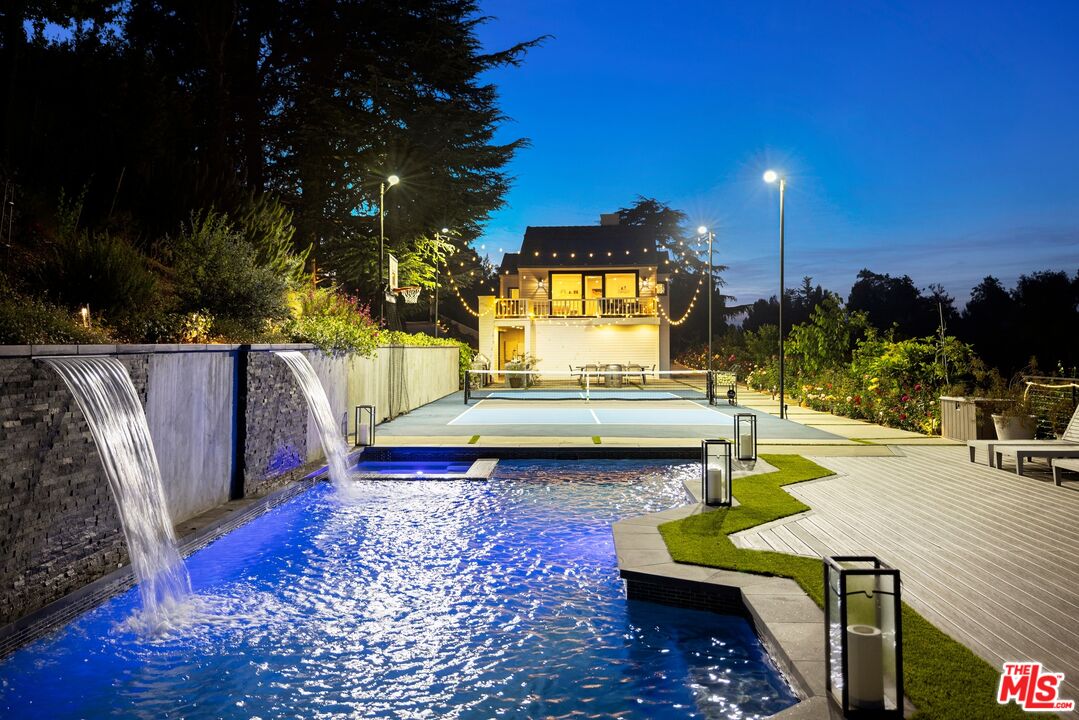 15438 Mulholland Dr