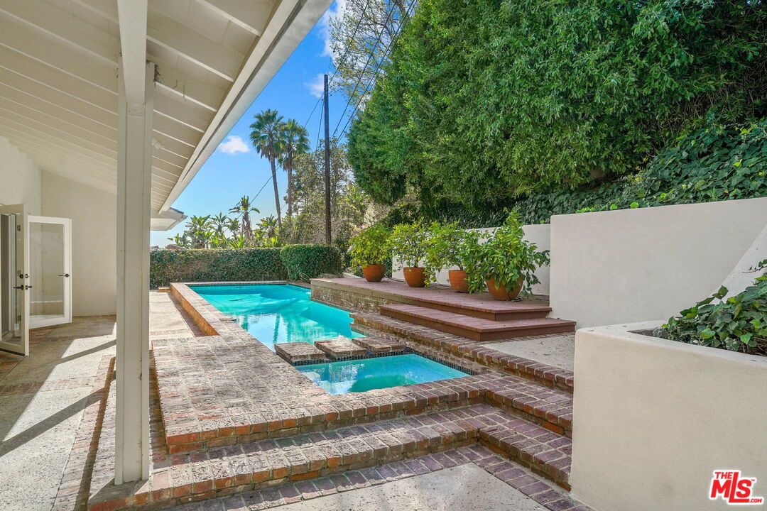 1919 San Ysidro Dr