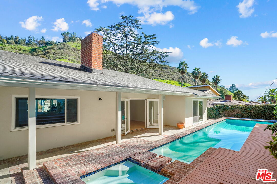 1919 San Ysidro Dr