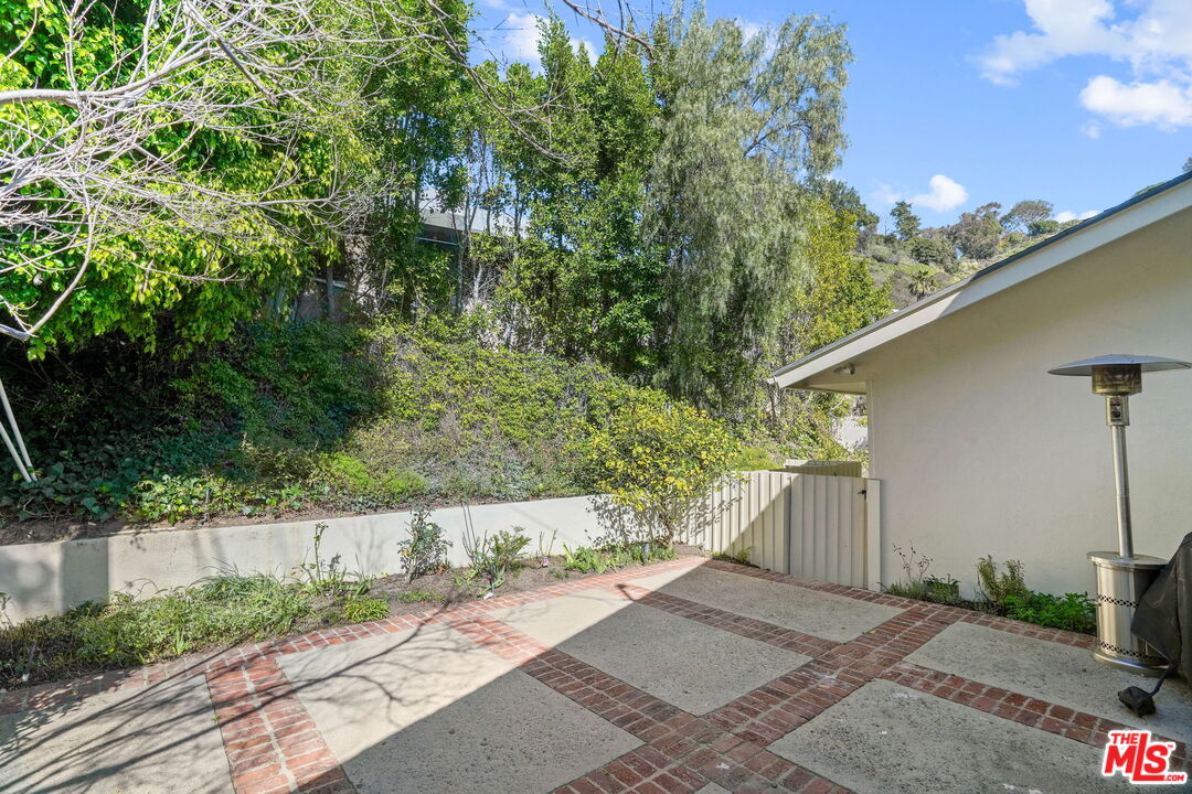 1919 San Ysidro Dr