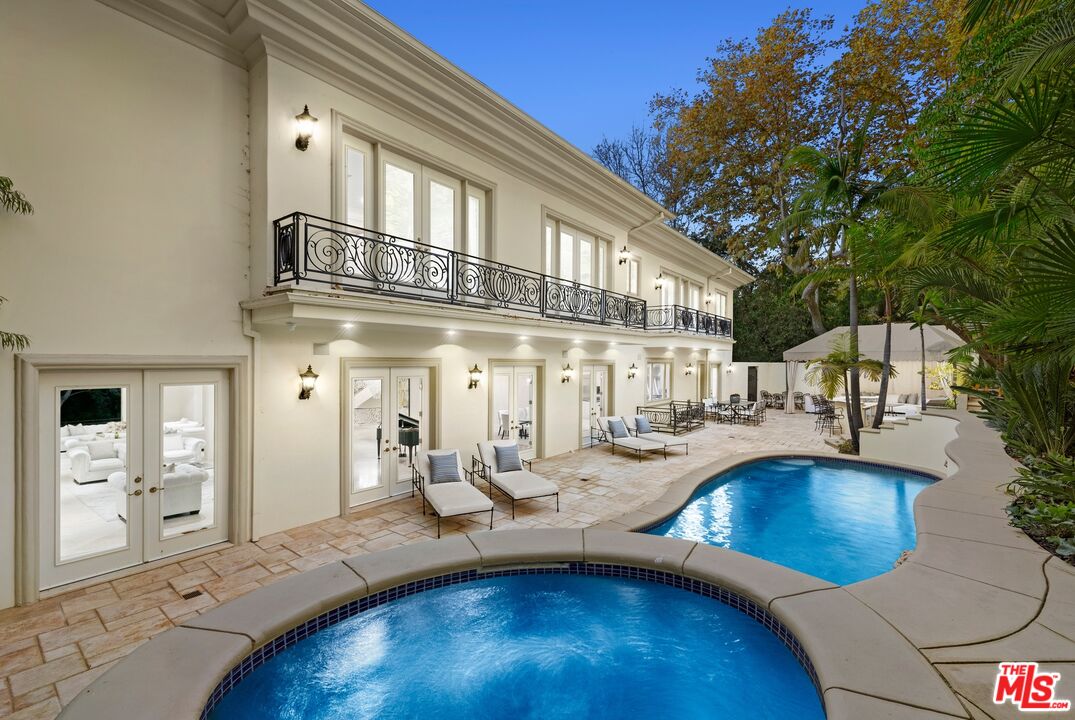 1350 Benedict Canyon Dr