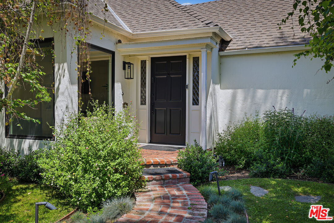 11357 Aqua Vista St