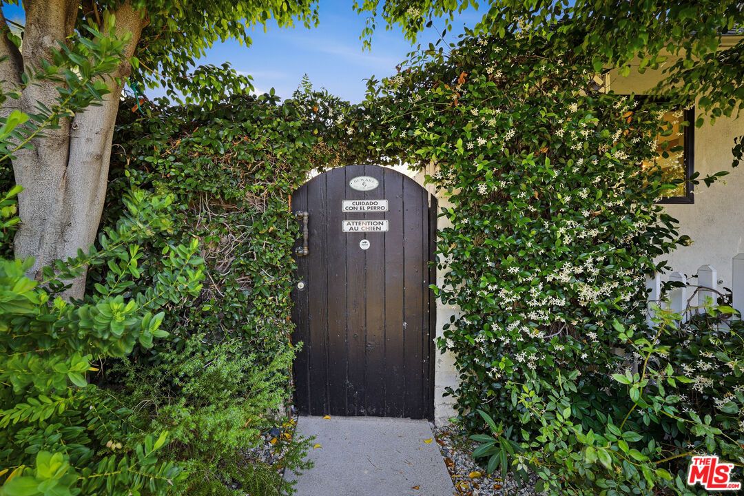 11357 Aqua Vista St