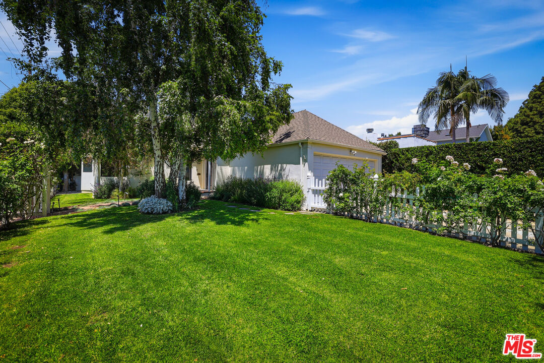 11357 Aqua Vista St