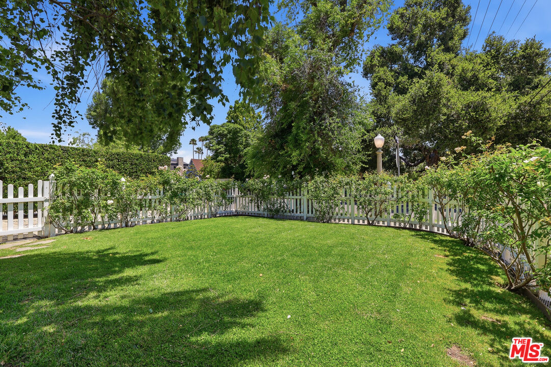 11357 Aqua Vista St