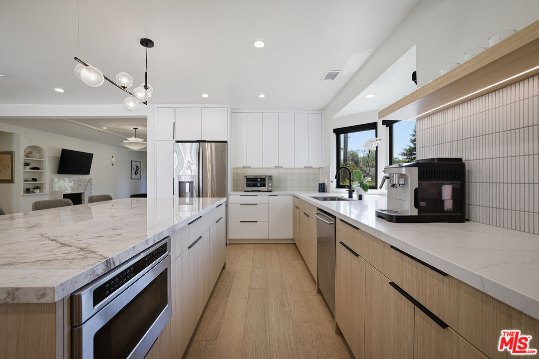 11357 Aqua Vista St