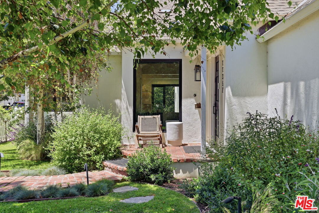 11357 Aqua Vista St