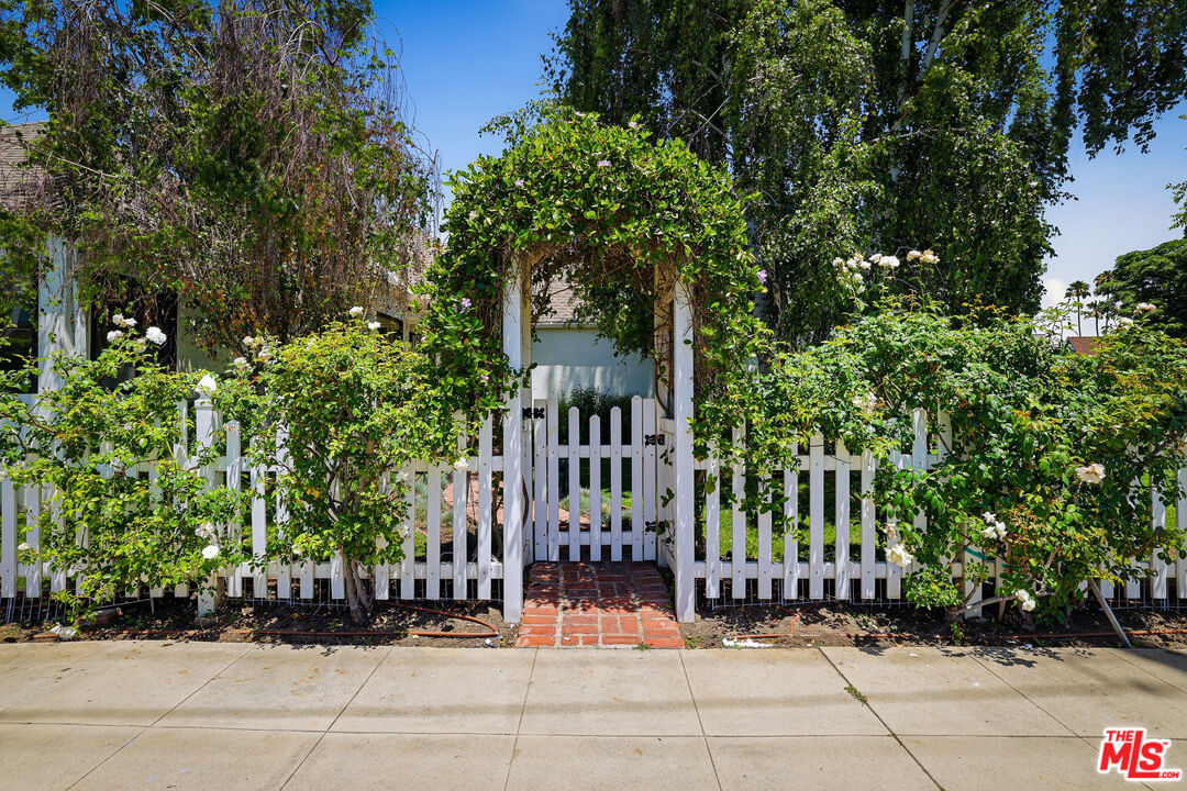 11357 Aqua Vista St