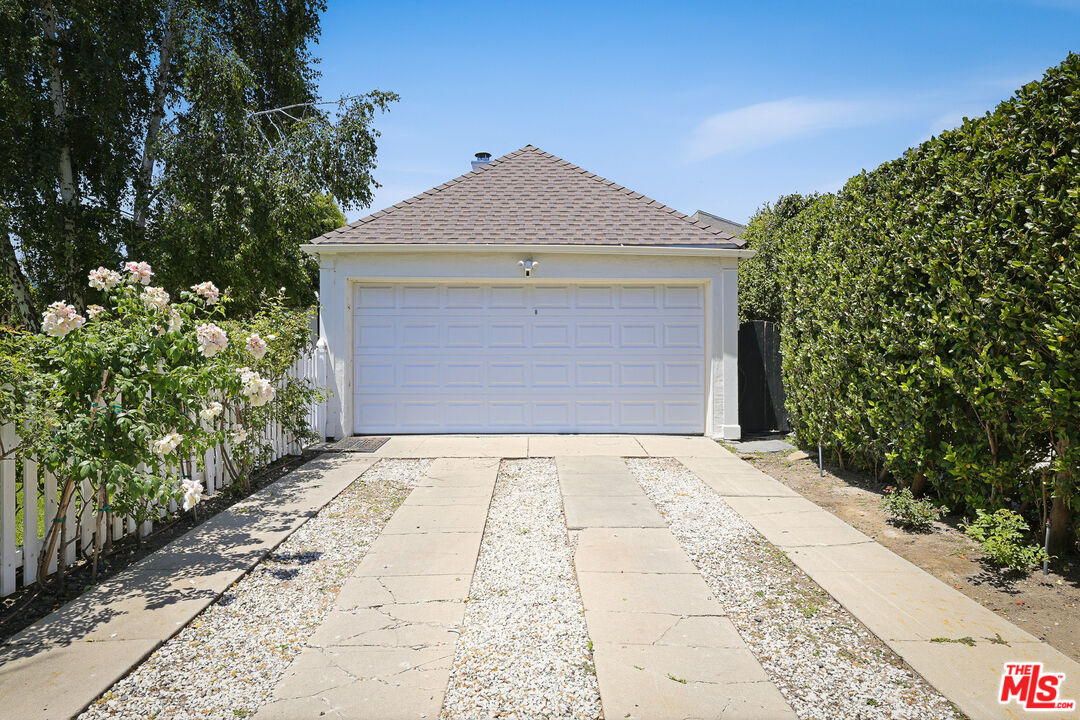 11357 Aqua Vista St