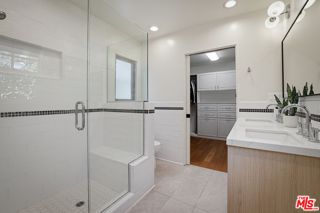 11357 Aqua Vista St