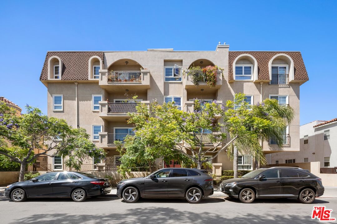 8555 Cashio St Unit: PH 4