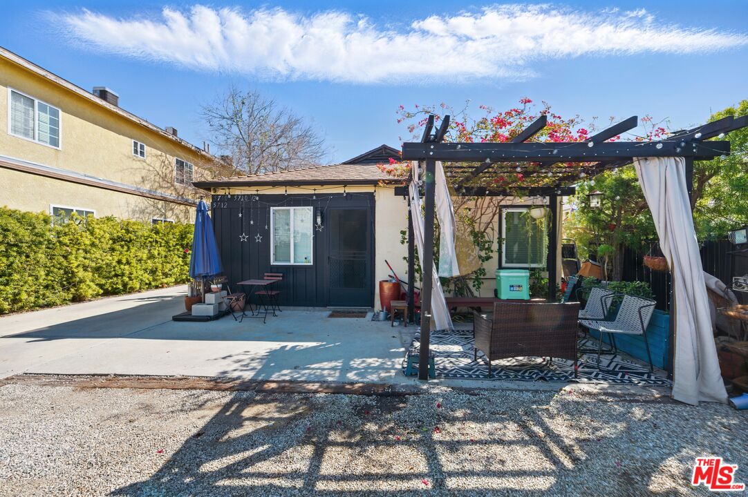 5710 Vineland Ave