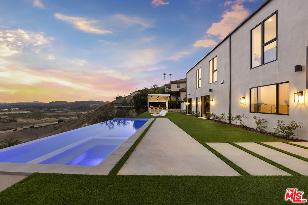 22328 S Summit Ridge Cir