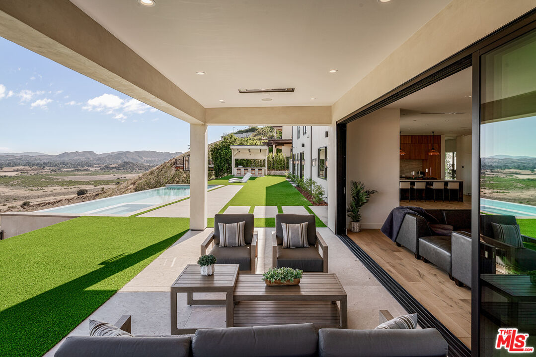 22328 S Summit Ridge Cir