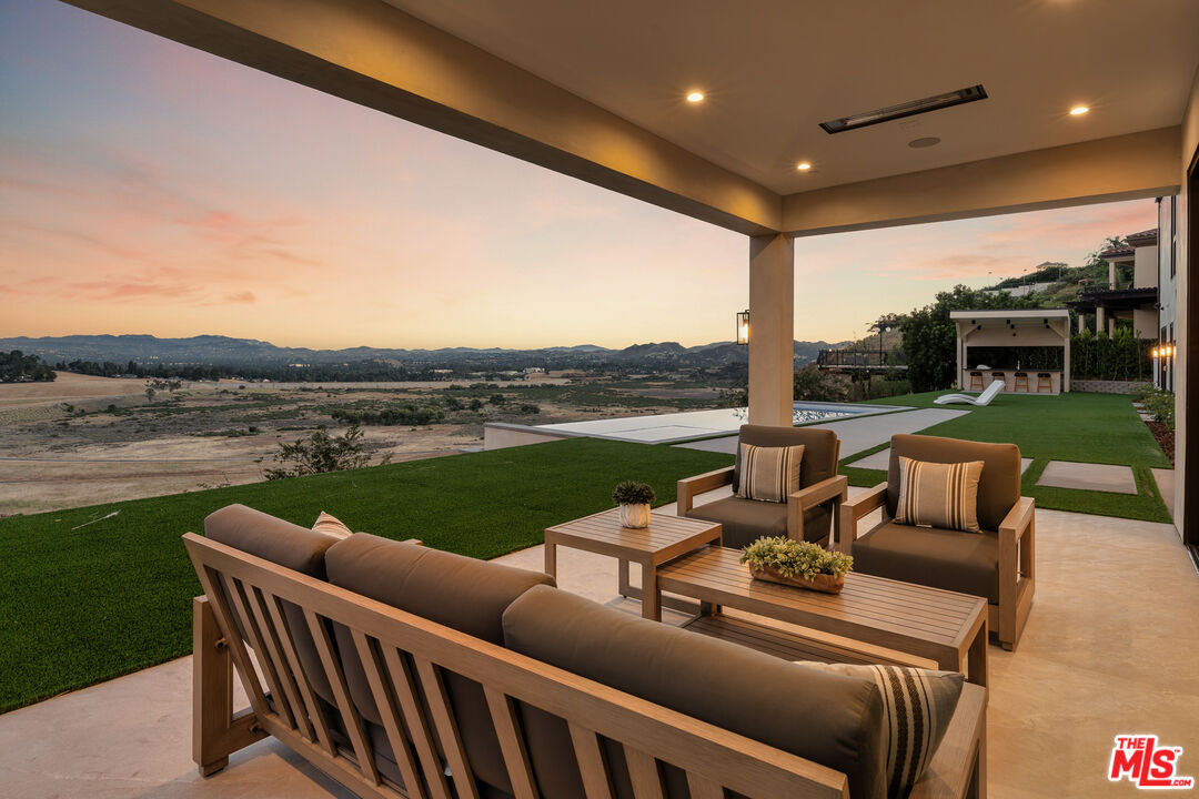 22328 S Summit Ridge Cir