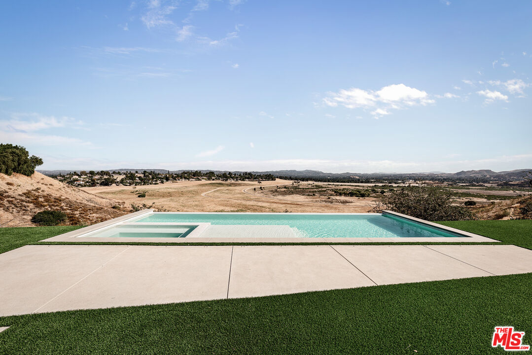 22328 S Summit Ridge Cir